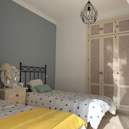 Апартаменты Beachside In *