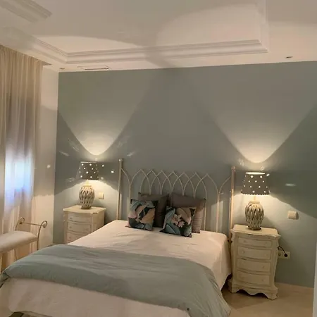 Beachside In Apartment Marbella